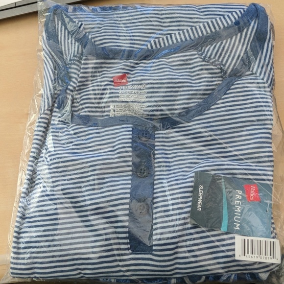 🍁 Hanes Premium Henley and Pants Pajama Set - Picture 3 of 3